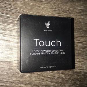 Younique Touch Loose Powder Foundation in Organza